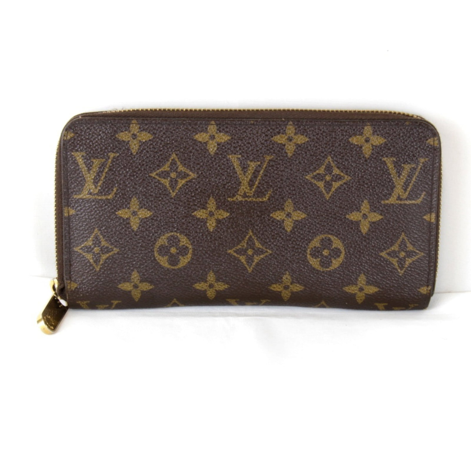 Louis Vuitton canvas wallet monogram long bi-fold: Louis Vuitton canvas wallet monogram long bi-fold A luxurious Louis Vuitton canvas wallet with the iconic monogram pattern, perfect for adding a touch of elegance to your daily essentials. This long b