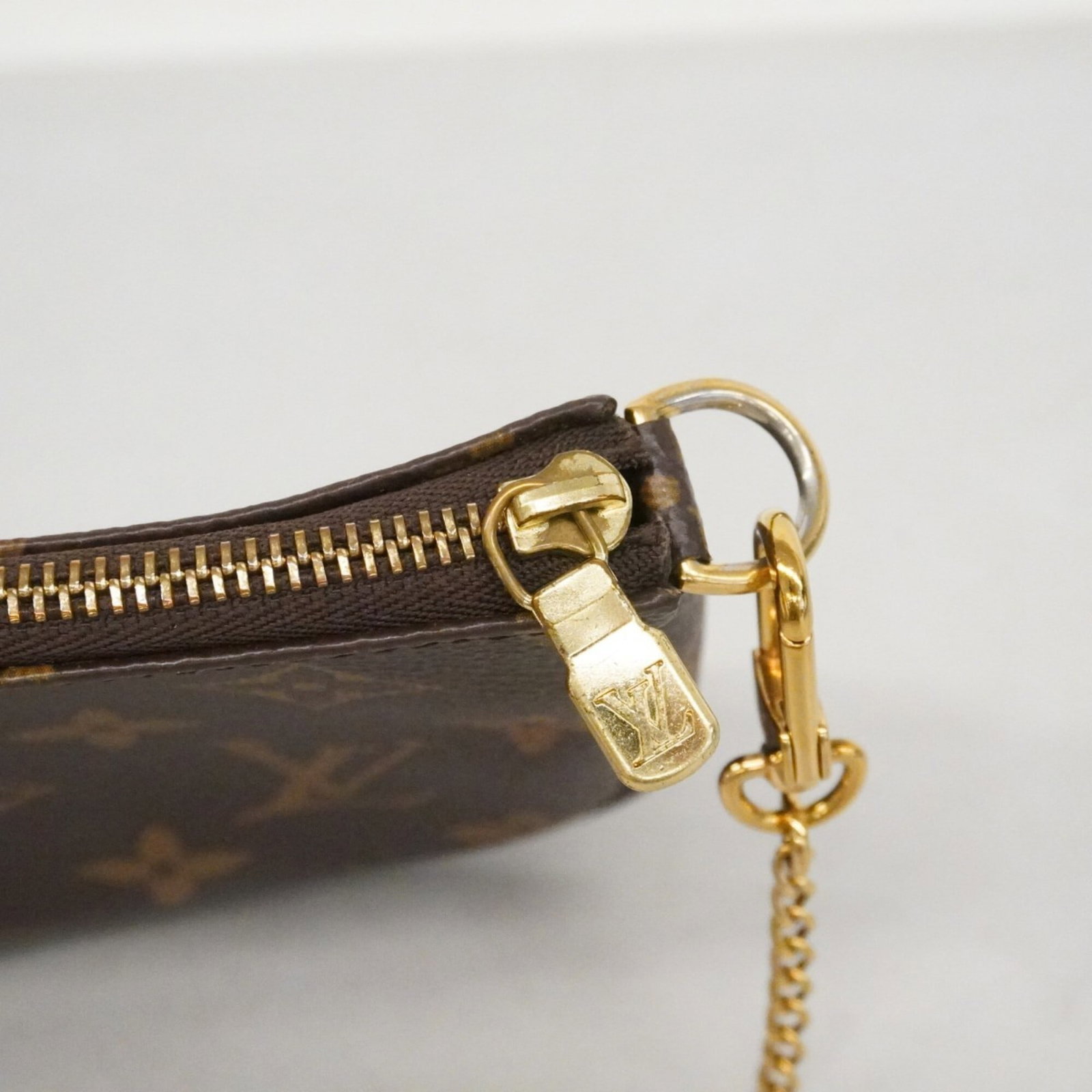 Louis Vuitton pouch - 8