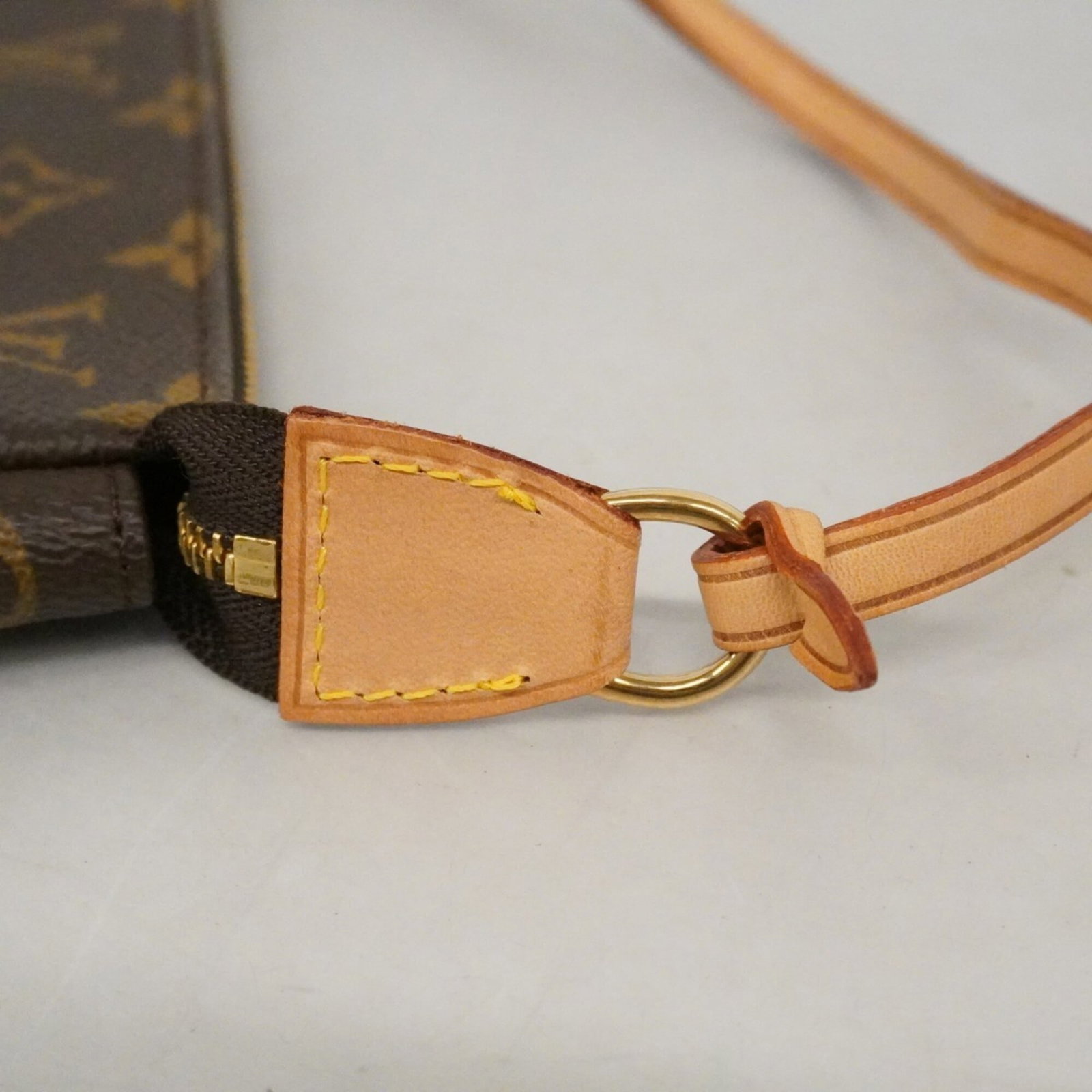 Louis Vuitton pouch - 10