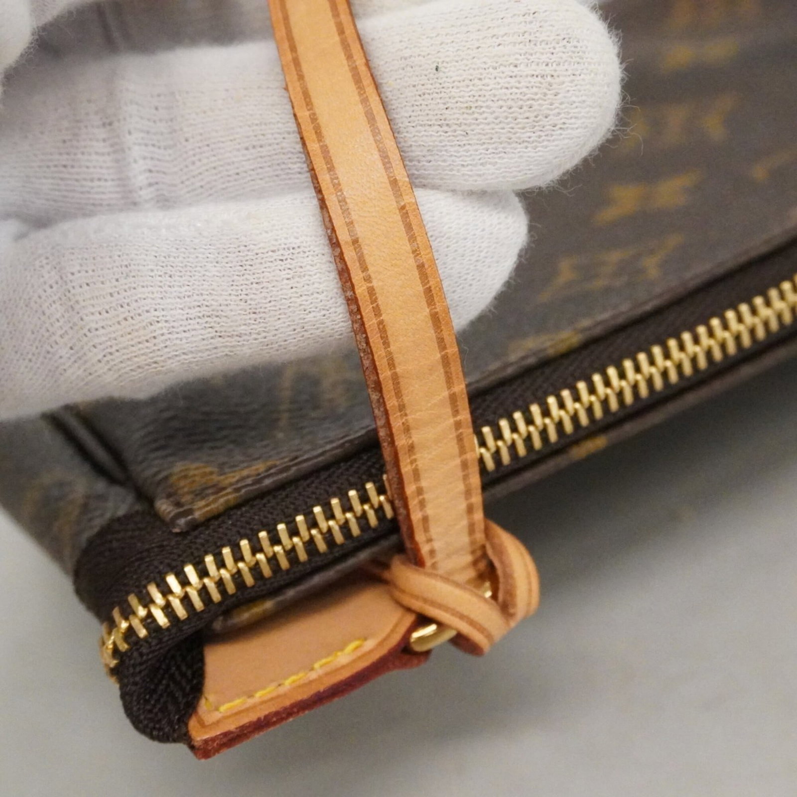 Louis Vuitton pouch - 8