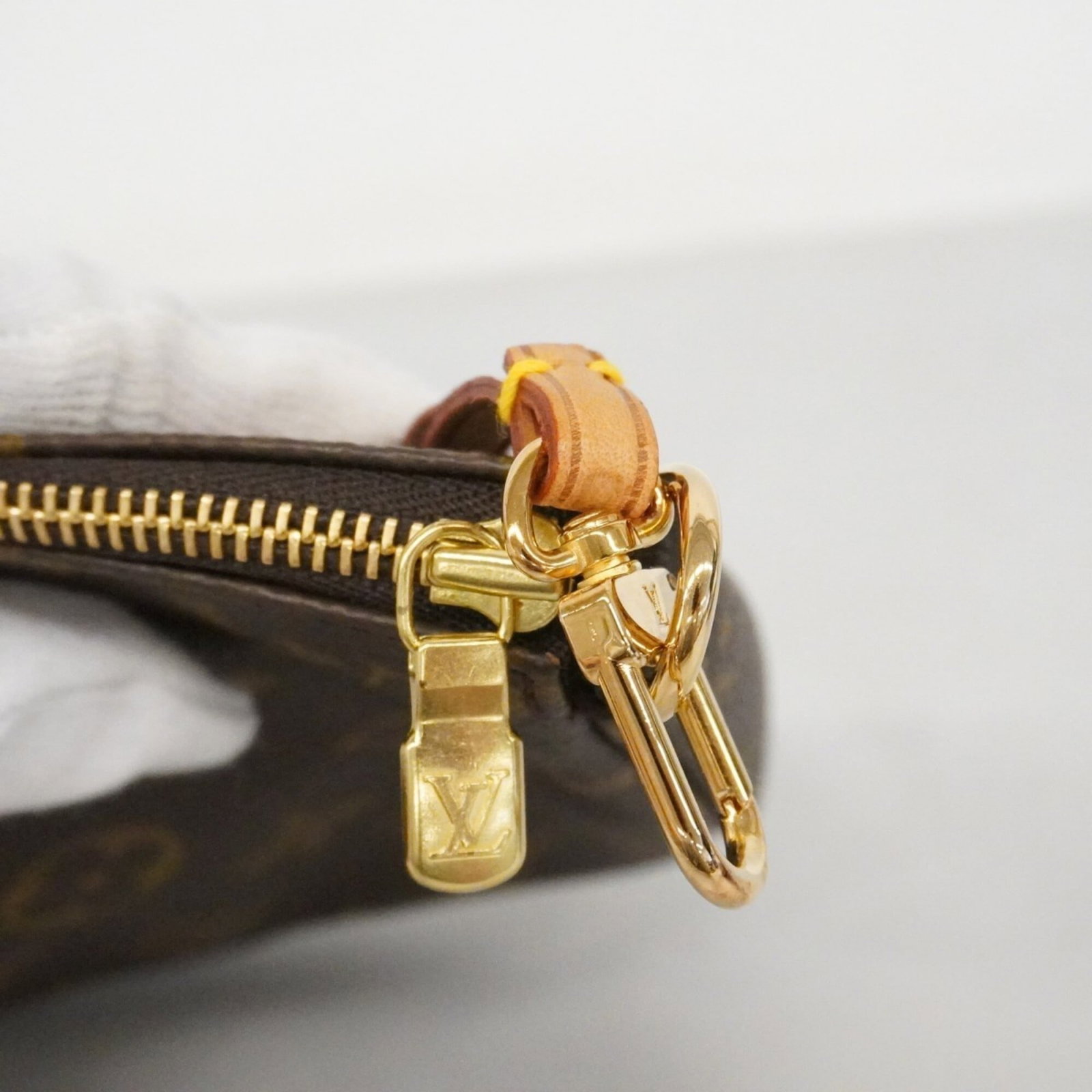 Louis Vuitton pouch - 9