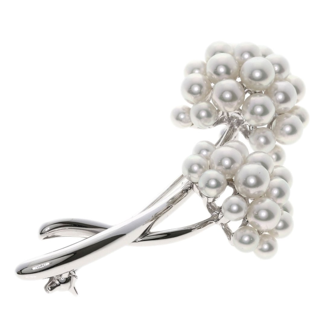 K18 white gold baby pearl brooch from Mikimoto: K18 white gold baby pearl brooch from Mikimoto A stunning K18 white gold baby pearl brooch from renowned Japanese jeweler Mikimoto, set in sleek silver metal with 18k purity for maximum luxury and dur