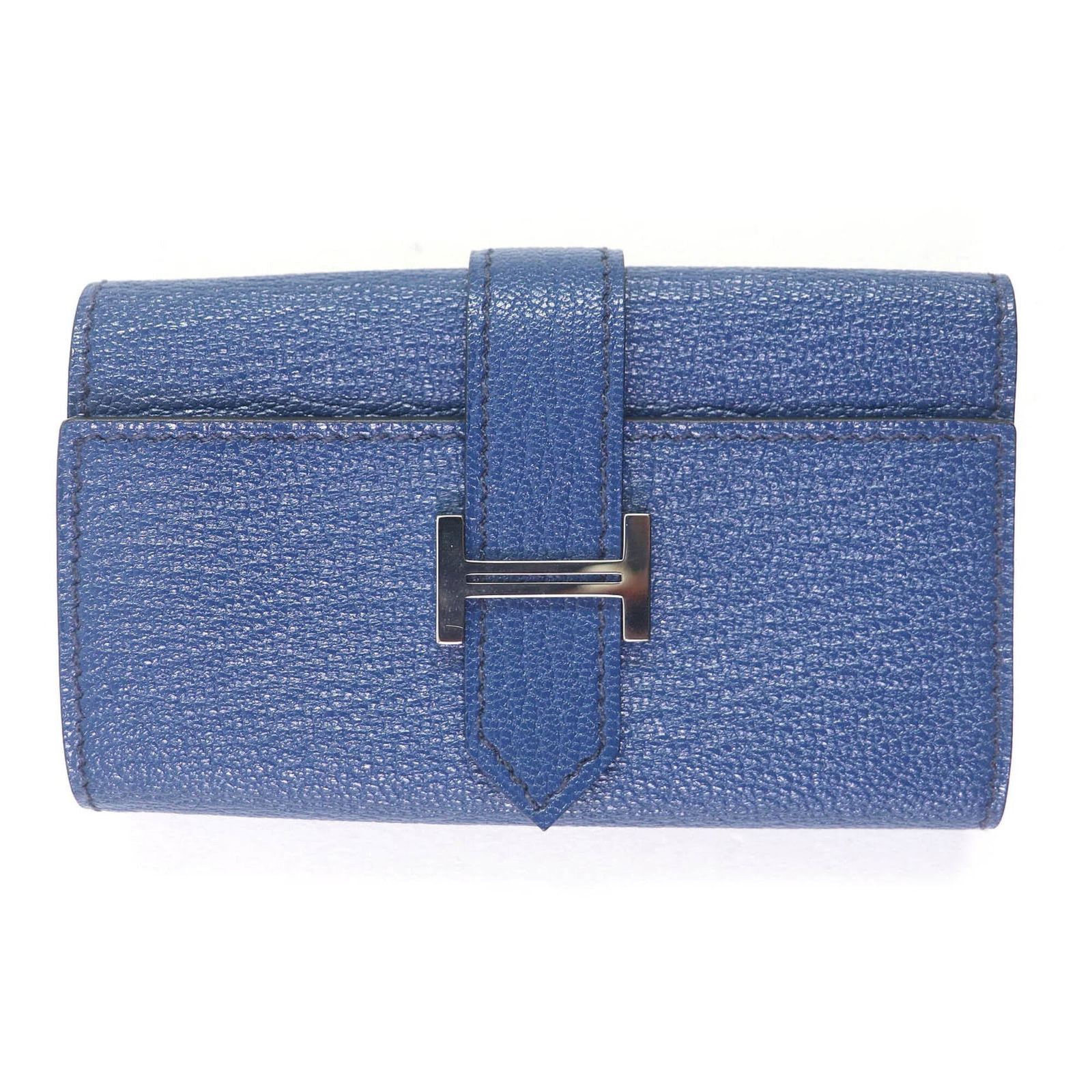 Hermes Keycase Chevre Leather: Hermes Keycase Chevre Leather A stylish and practical accessory for the modern gentleman, this Hermes Keycase Chevre Leather is a testament to timeless elegance. With its rich chevre leather exterior