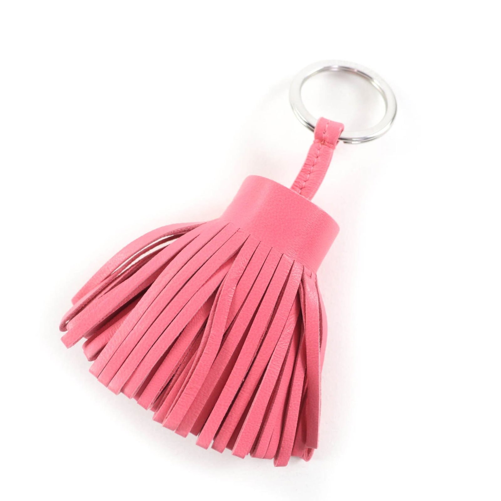 Hermes keyring agneau Milo: Hermes keyring agneau Milo The Hermes Agneau Milo keyring is a stunning accessory that exudes elegance and sophistication, with its sleek design and luxurious agneau Milo material. Measuring just