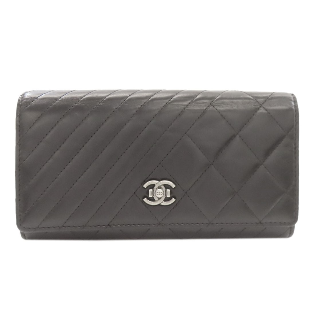 CHANEL Chevron Matelasse SilverHardware Long wallet (with coin pocket): CHANEL Chevron Matelasse SilverHardware Long wallet (with coin pocket) A sleek and sophisticated accessory for the modern woman, this CHANEL Long wallet boasts a chic chevron matelasse design in