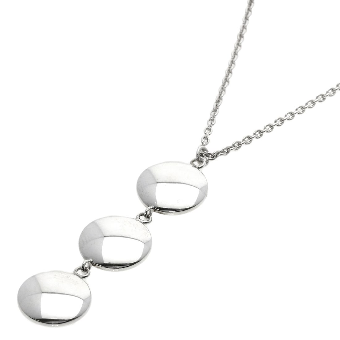 Tiffany&Co. is a silver triple circle necklace.: Tiffany&Co. is a silver triple circle necklace. Elegant and timeless, the Tiffany&Co. silver triple circle necklace is a masterclass in understated sophistication. Crafted from high-quality sterling