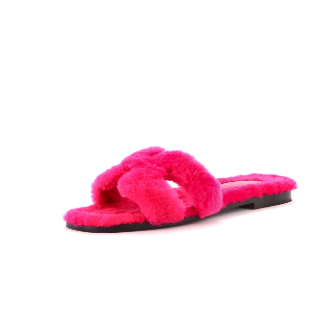 Hermes women's shearling sandals: Hermes women's shearling sandals Elevate your summer style with the iconic Hermes Oran Sandals, boasting sleek shearling exterior and soft pink interior details. With its classic design and luxurious