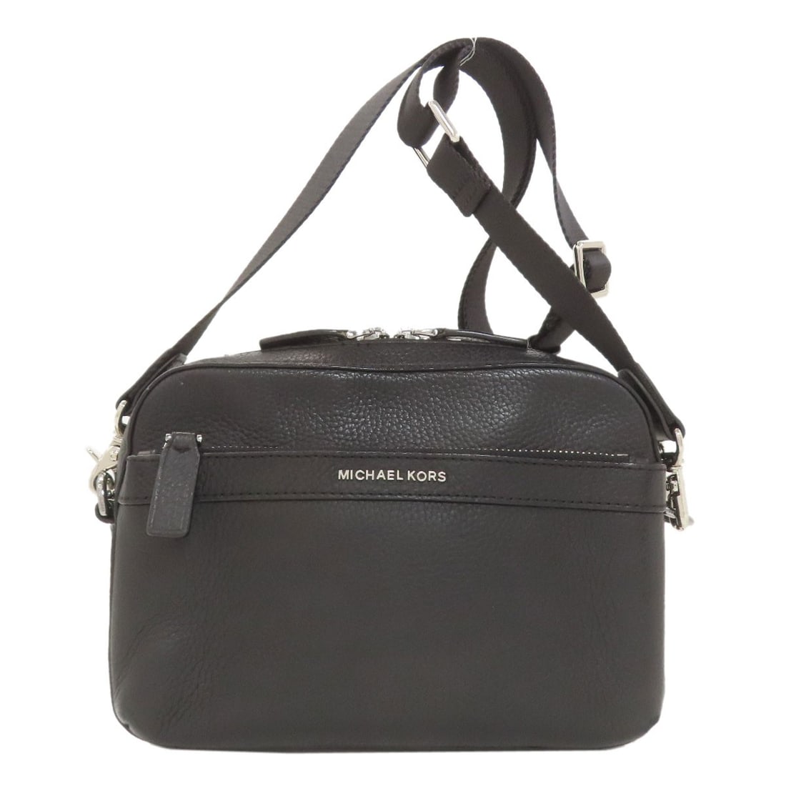 Michael Kors leather shoulder bag: Michael Kors leather shoulder bag Elevate your everyday style with this sleek and sophisticated Michael Kors leather shoulder bag, boasting a timeless black exterior that exudes luxury and