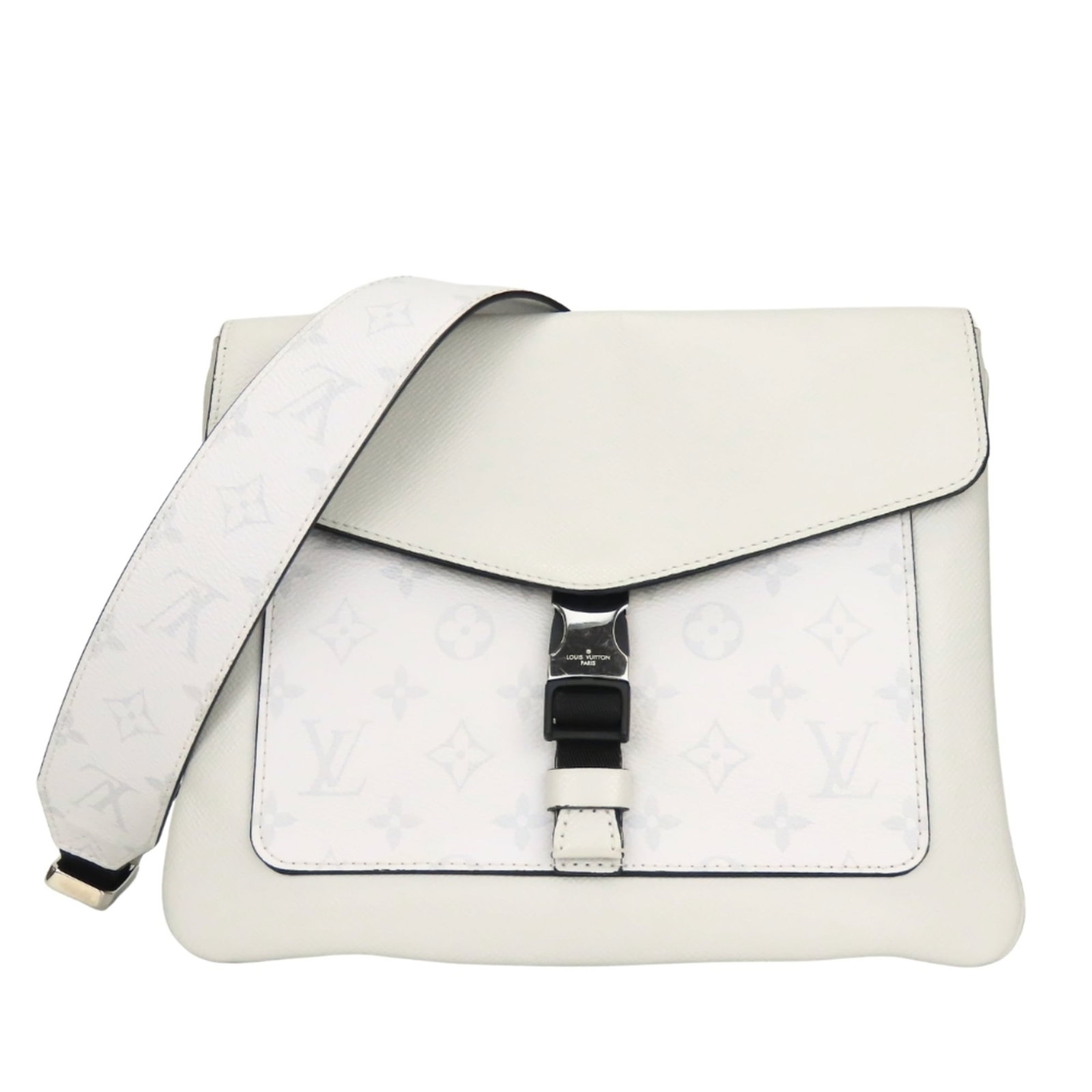 Louis Vuitton Taigarama Shoulder Bag (1 of 20)