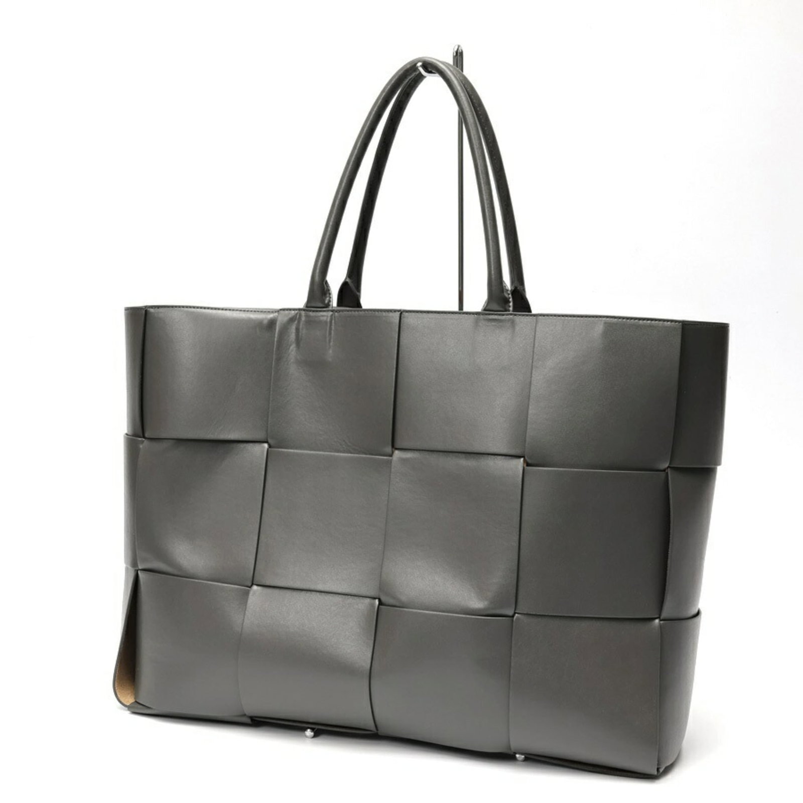 Bottega Veneta leather tote bag (1 of 5)
