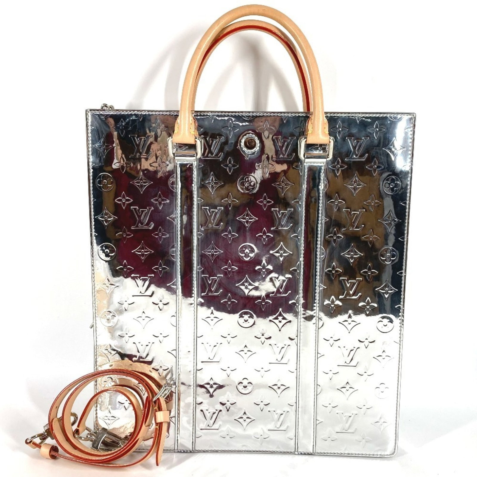 Louis Vuitton Leather Tote Shoulder Bag: Louis Vuitton Leather Tote Shoulder Bag Experience the timeless elegance of Louis Vuitton with this iconic leather tote shoulder bag, boasting the signature monogram pattern and premium quality crafts