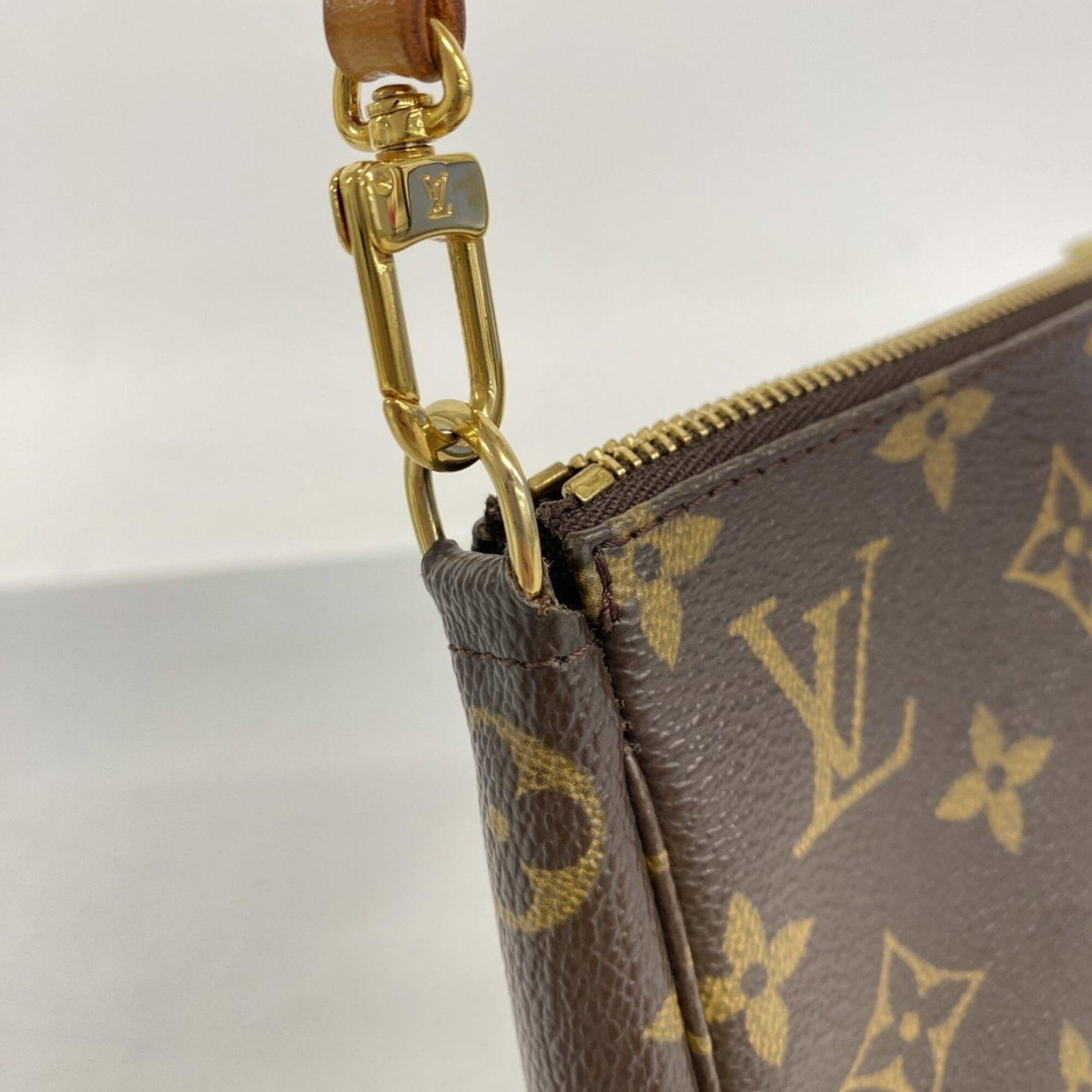 Louis Vuitton pouch - 8