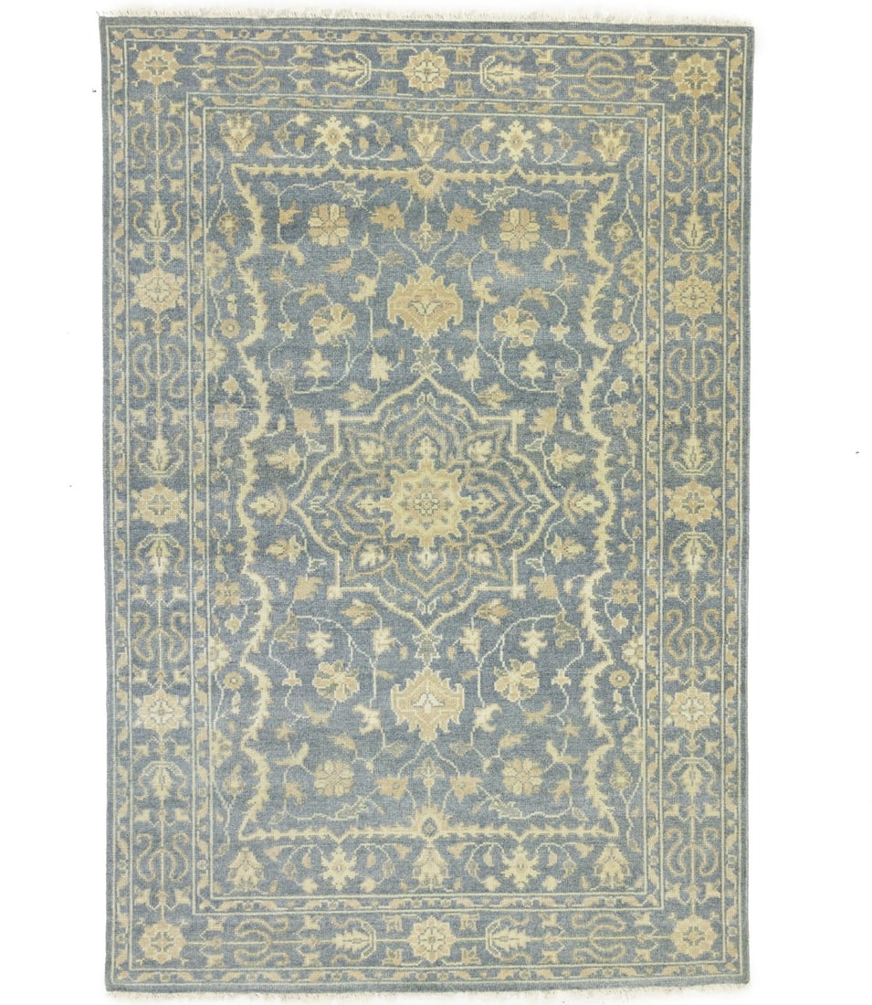 Oriental rug carpet floral hand-knotted transitional color muted 6x9 ft: Oriental rug carpet floral hand-knotted transitional color muted 6x9 ft Experience the beauty of traditional craftsmanship in this stunning 6x9 ft hand-knotted Oriental rug, woven with muted colors an