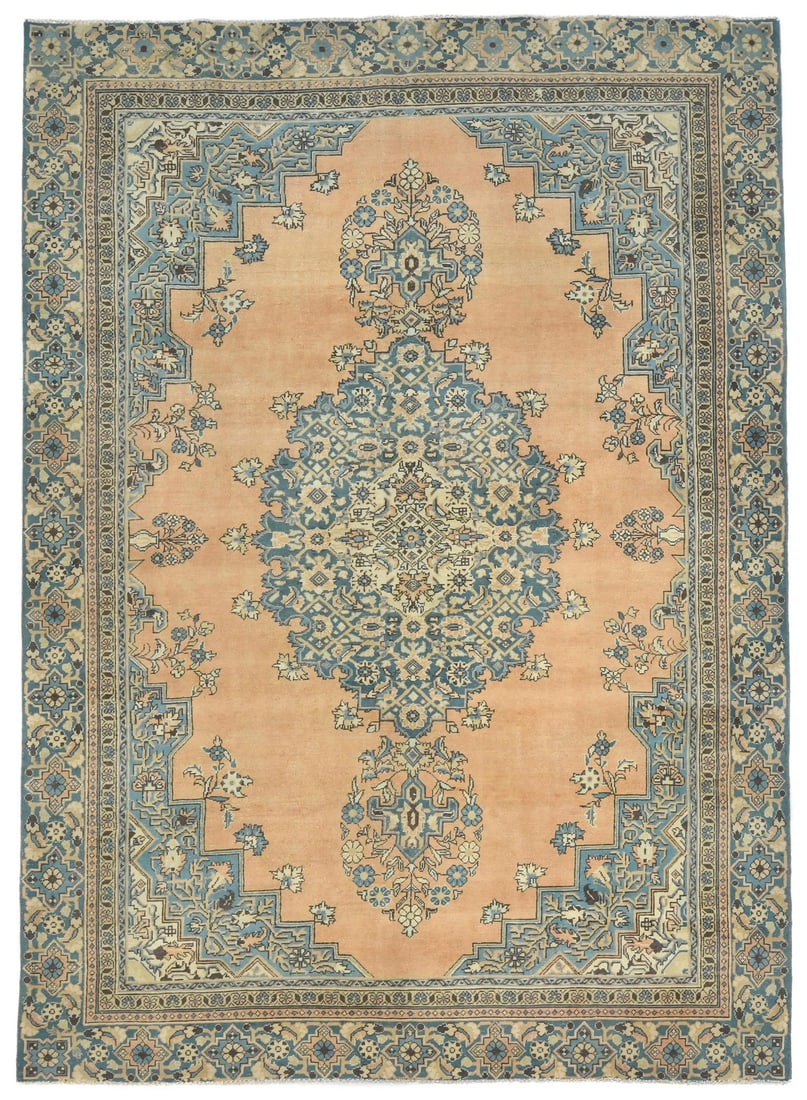 Distressed Semi-Antique Vintage Oriental Rug Muted Floral Carpet 7'5X10'7 ft: Distressed Semi-Antique Vintage Oriental Rug Muted Floral Carpet 7'5X10'7 ft Experience the timeless charm of this stunning, hand-knotted vintage Oriental rug, crafted from soft wool and boasting a mu