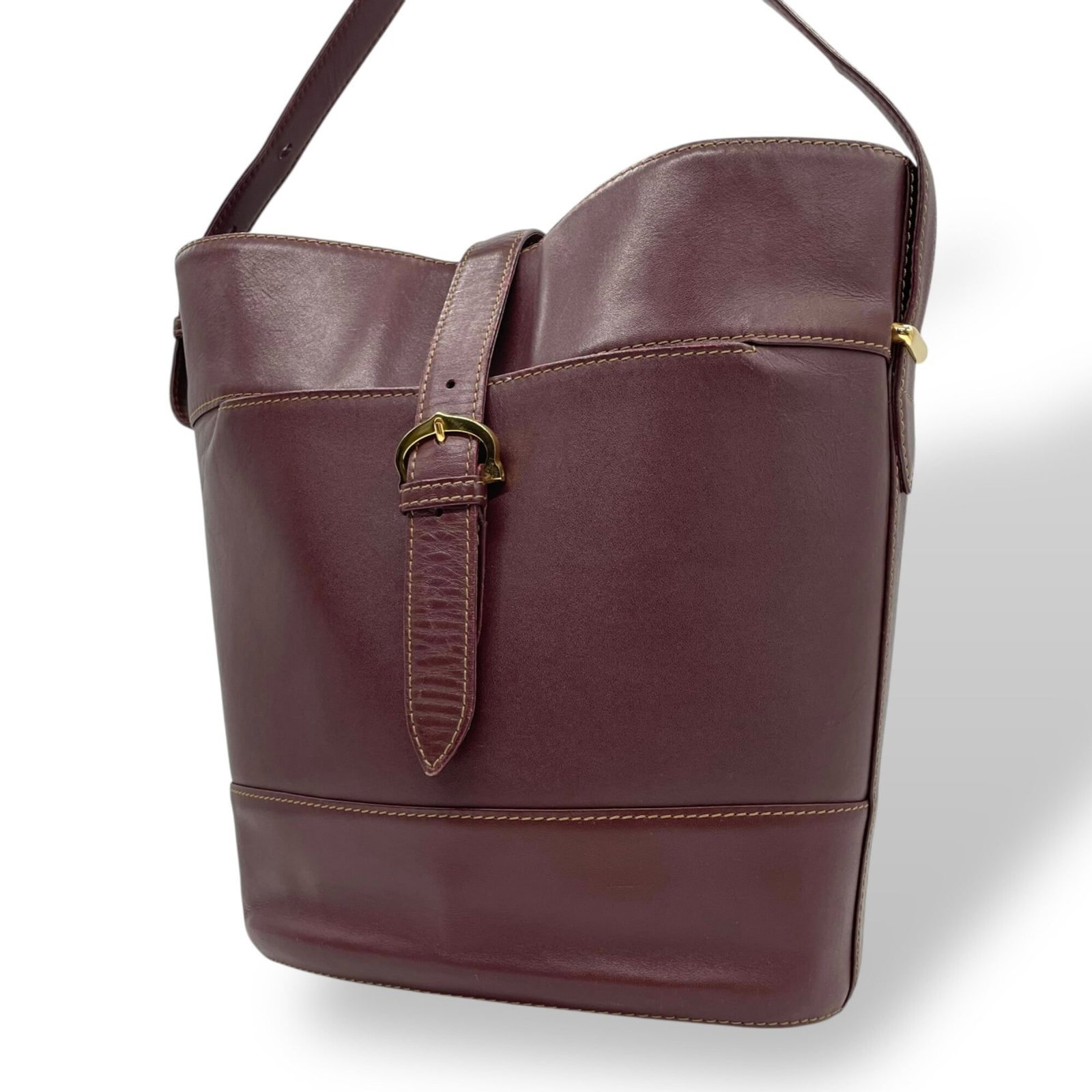 Cartier Shoulder Bag Leather: Cartier Shoulder Bag Leather A luxurious Cartier shoulder bag in rich Bordeaux leather, perfect for adding an air of sophistication to any outfit. With its classic design and timeless elegance, this