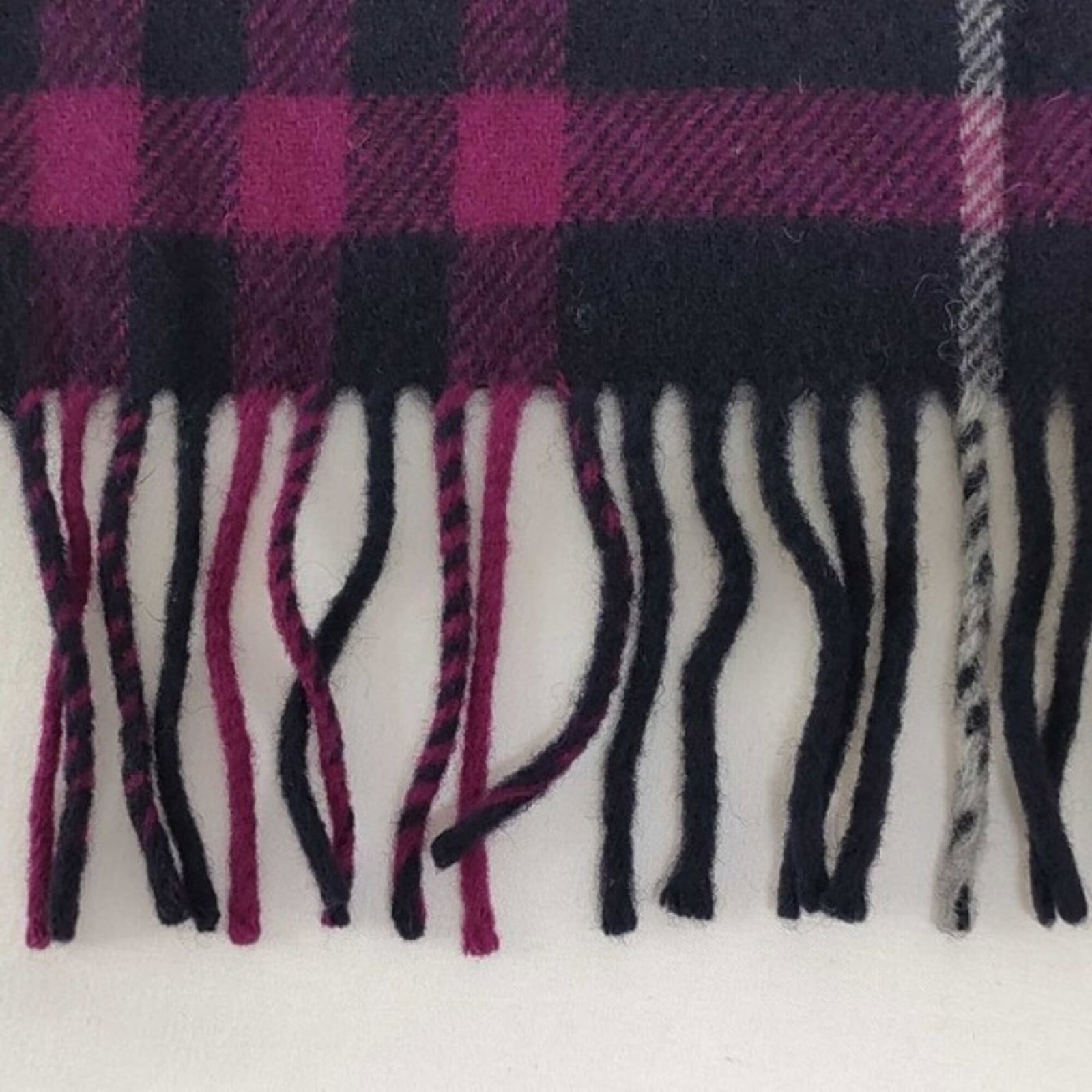 Burberry wool stole - 9