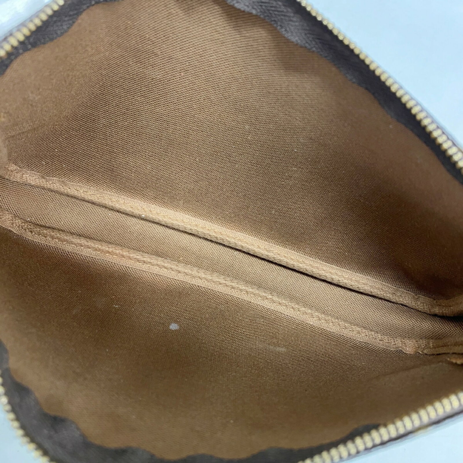 Louis Vuitton pouch - 4