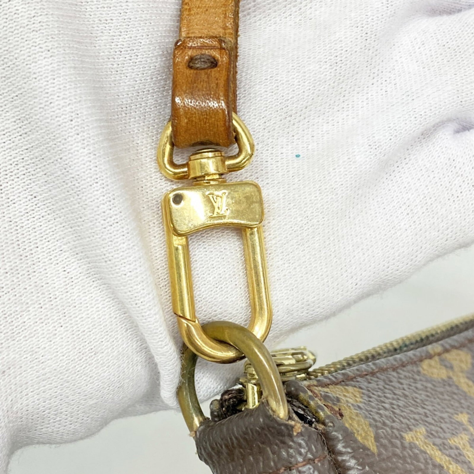 Louis Vuitton pouch - 9