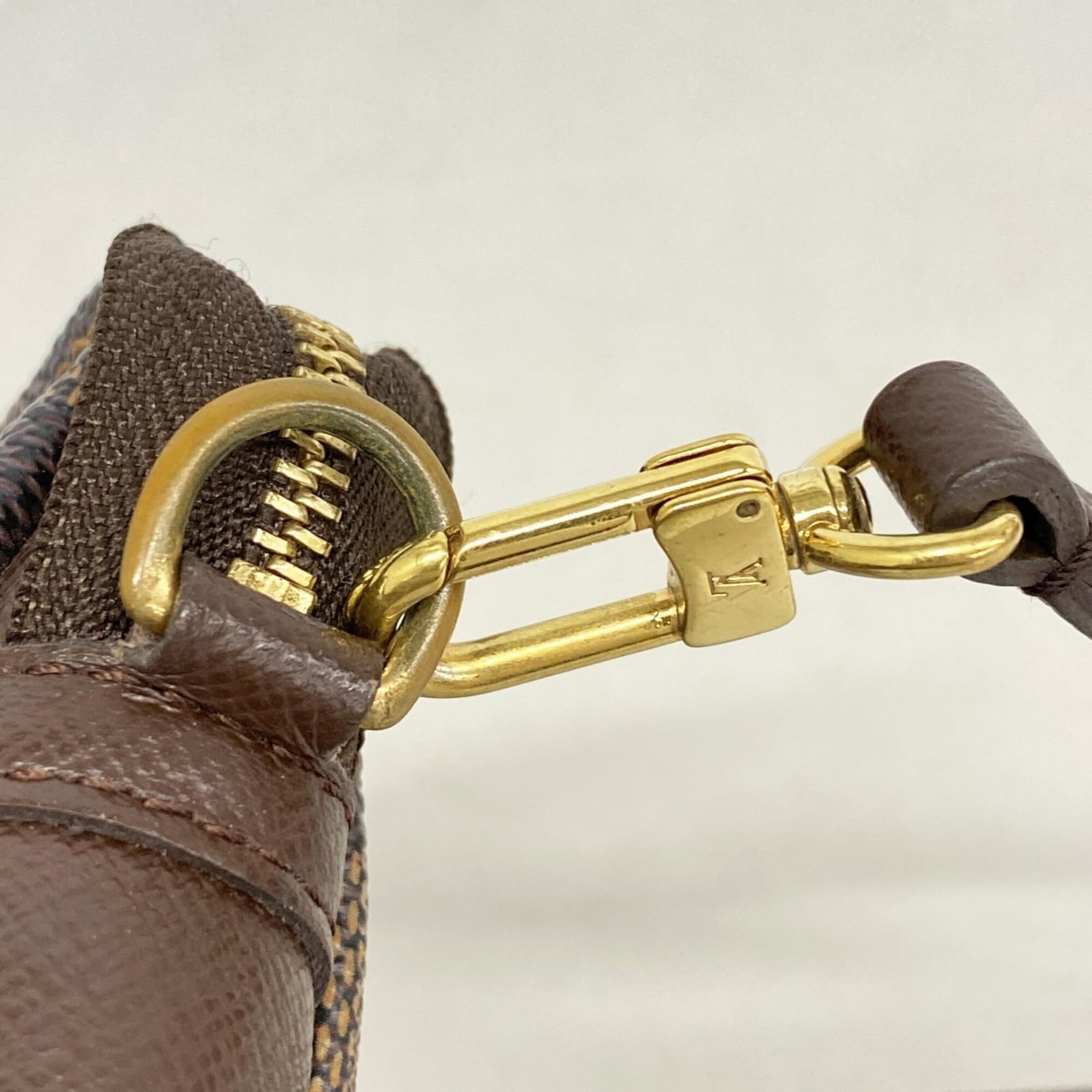 Louis Vuitton pouch - 8