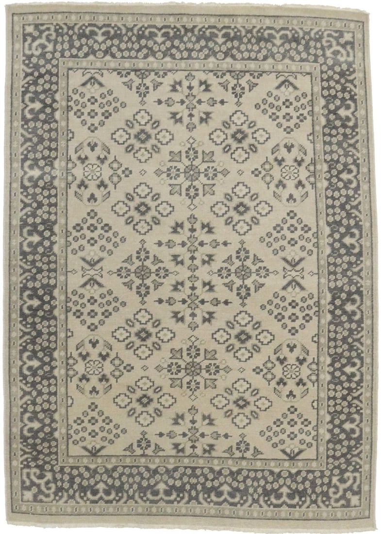 5X7 ft Handmade Oriental Rug Floral Transitional Style Vintage Room Decor Carpet: 5X7 ft Handmade Oriental Rug Floral Transitional Style Vintage Room Decor Carpet Experience the timeless beauty of this exquisite 5x7 ft handmade Oriental rug, expertly crafted in India with a unique 