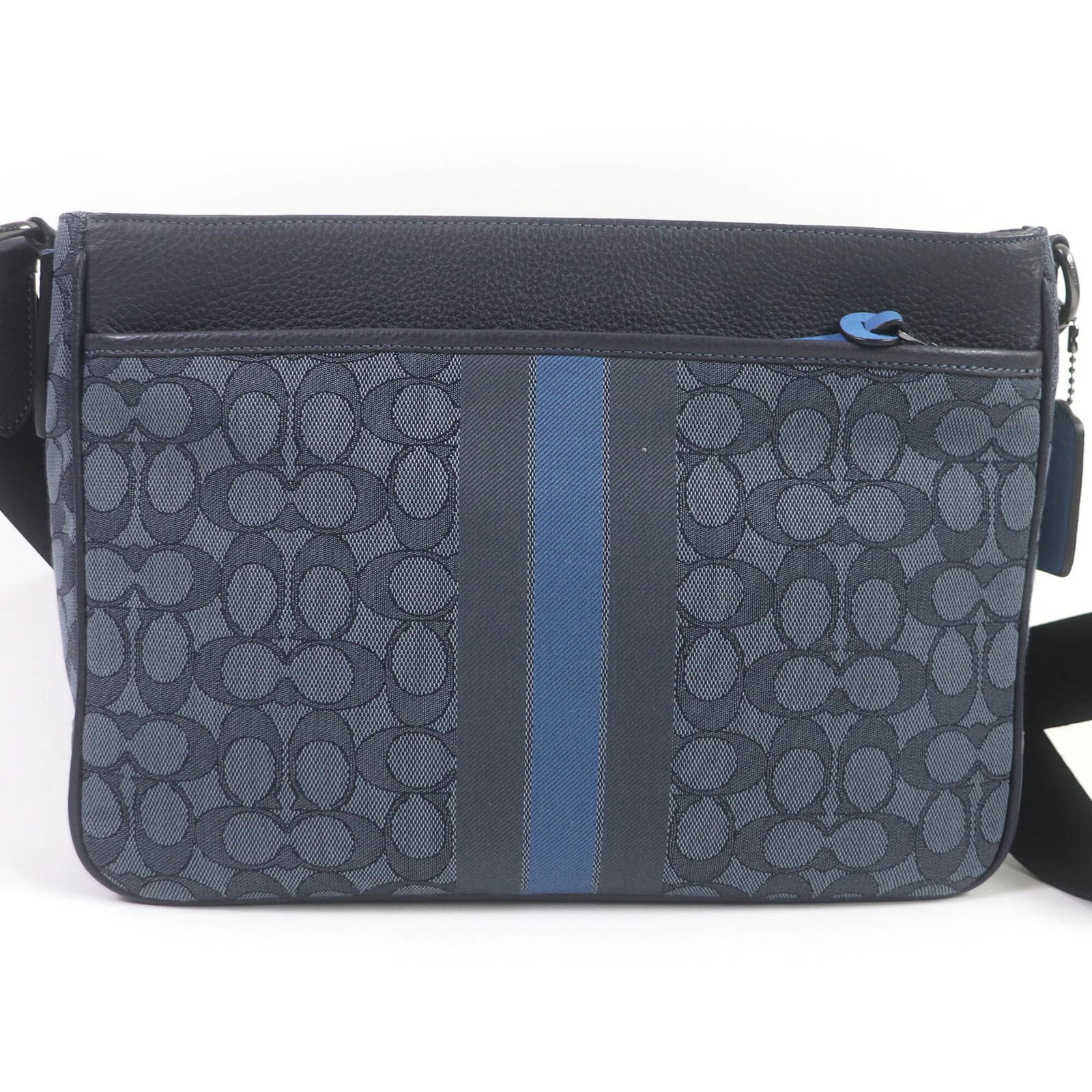 Canvas leather shoulder bag by Coach: Canvas leather shoulder bag by Coach A pre-owned Coach canvas leather shoulder bag in navy, boasting a timeless design with premium materials and clean lines. With its classic size and versatile style