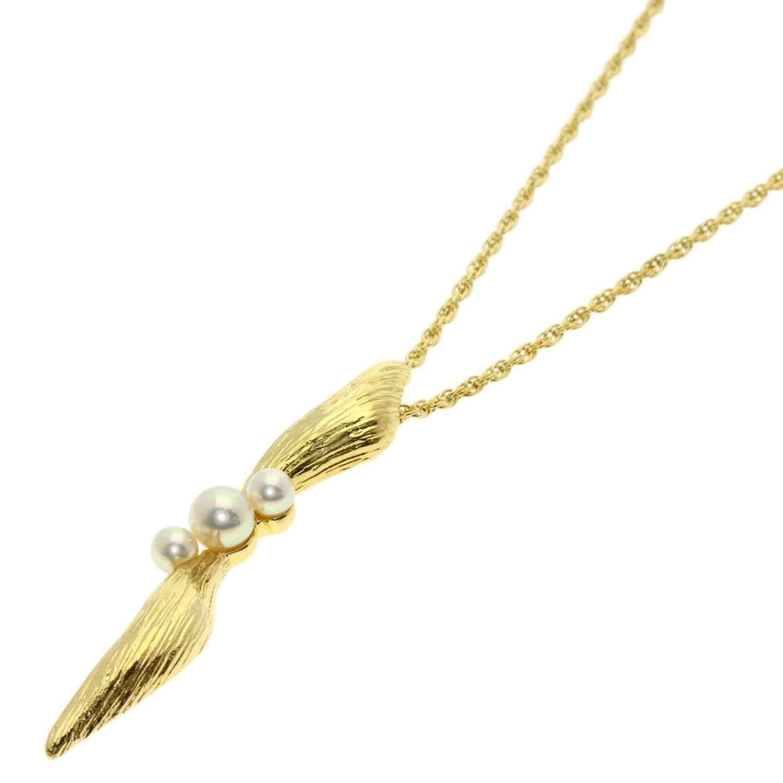 Yellow Gold Mikimoto Pearl Necklace: Yellow Gold Mikimoto Pearl Necklace Elevate your elegance with the stunning Yellow Gold Mikimoto Pearl Necklace, crafted from 18k K18 gold and adorned with lustrous pearls that shimmer in the light.