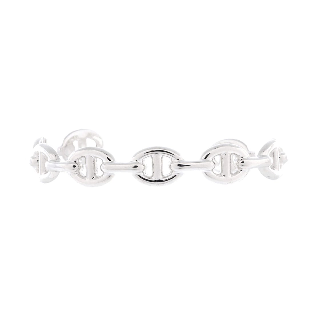 Hermes Chaine d'Ancre Cuff in Sterling Silver Medium: Hermes Chaine d'Ancre Cuff in Sterling Silver Medium A stunning Hermes Chaine d'Ancre cuff in sterling silver, this elegant bracelet boasts a classic chain design with intricate details that add to