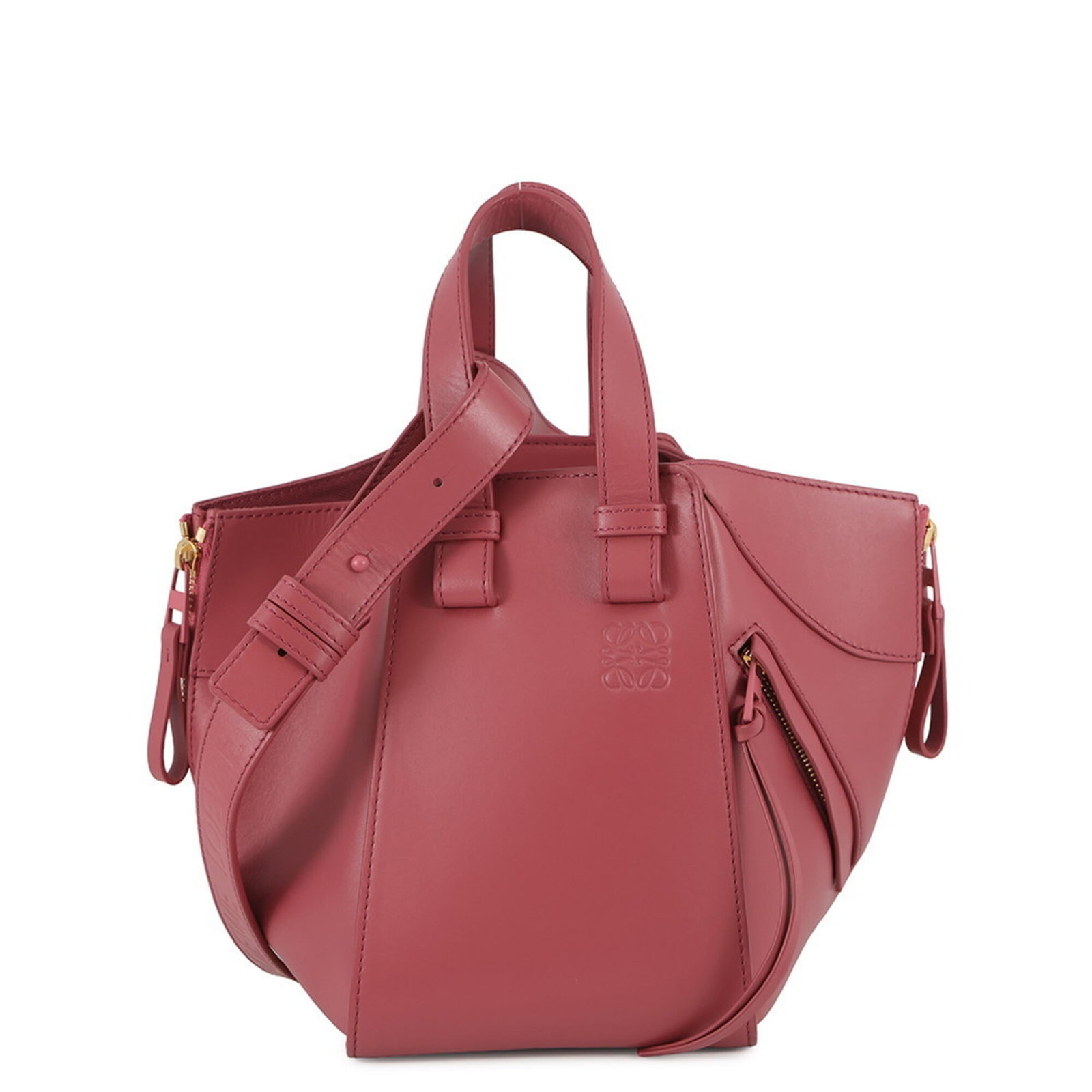 Leather Loewe Handbag: Leather Loewe Handbag A stunning pre-owned Loewe handbag in mint condition, boasting supple leather and elegant gold hardware. With its spacious interior and adjustable strap length, this classic desi