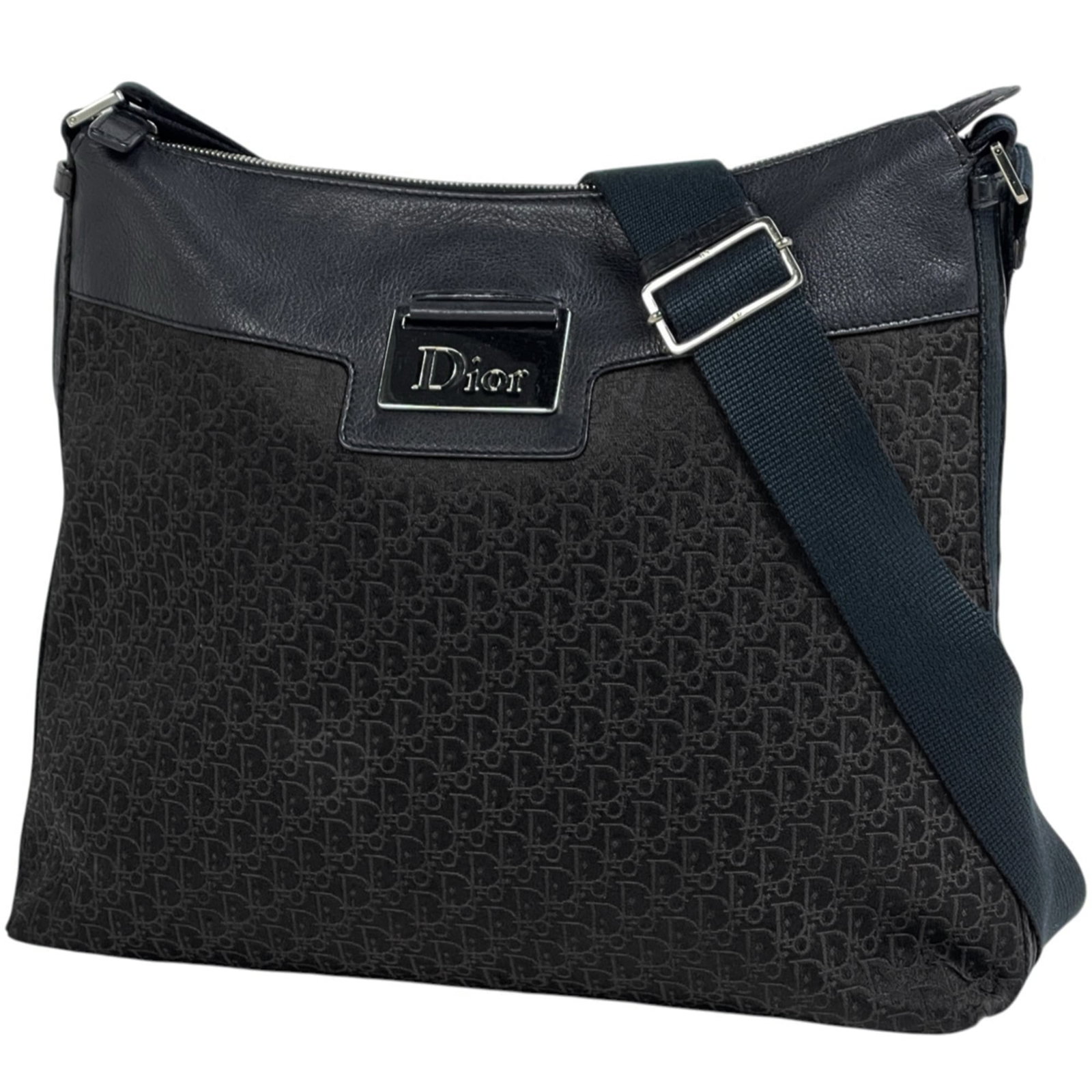 Christian Dior Canvas Leather Shoulder Bag: Christian Dior Canvas Leather Shoulder Bag A timeless piece from the iconic Christian Dior brand, this canvas leather shoulder bag boasts a sleek black design that exudes sophistication and elegance.