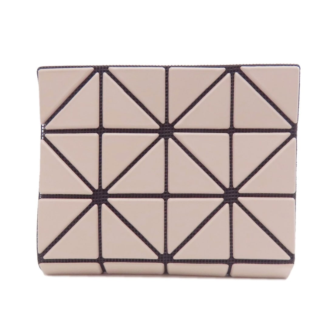 ISSEY MIYAKE INC. Baobao coin purse Polyester Plastics: ISSEY MIYAKE INC. Baobao coin purse Polyester Plastics A sleek and understated accessory, the ISSEY MIYAKE INC. Baobao coin purse is a timeless piece of Japanese design. Made from high-quality