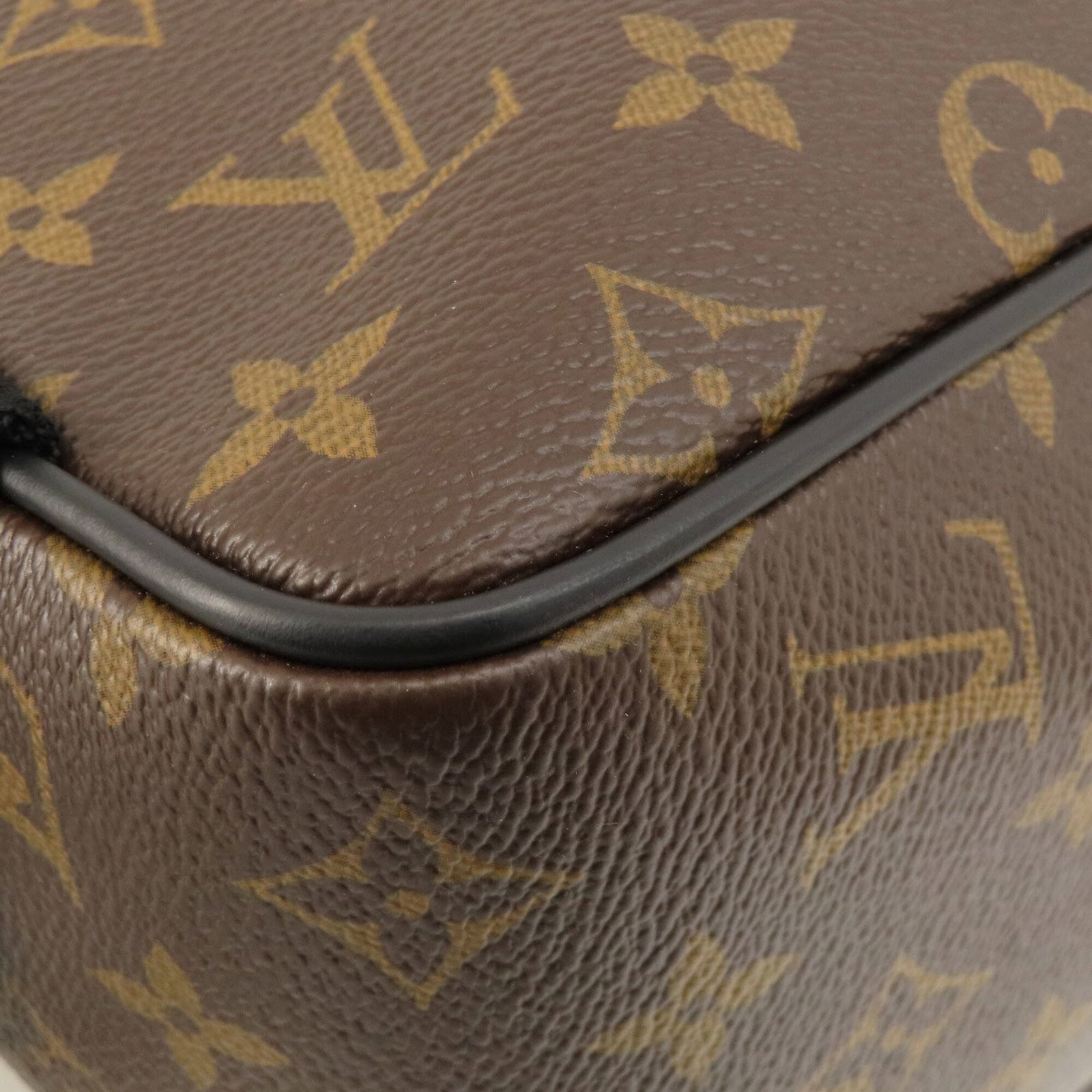 Louis Vuitton monogram canvas backpack - 18