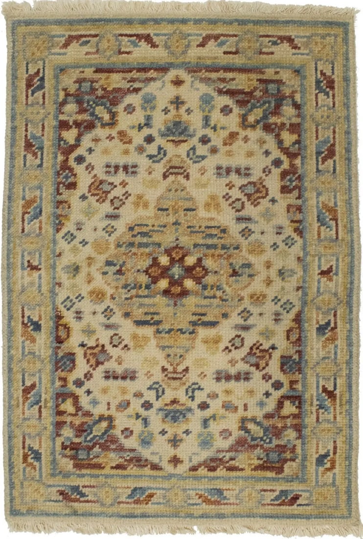 Oriental Serapi Heriz Rug Muted Transitional Small Floral Carpet Entryway: Oriental Serapi Heriz Rug Muted Transitional Small Floral Carpet Entryway Experience the timeless beauty of the Oriental Serapi Heriz rug, with its soft cream and rust hues evoking a sense of warmth