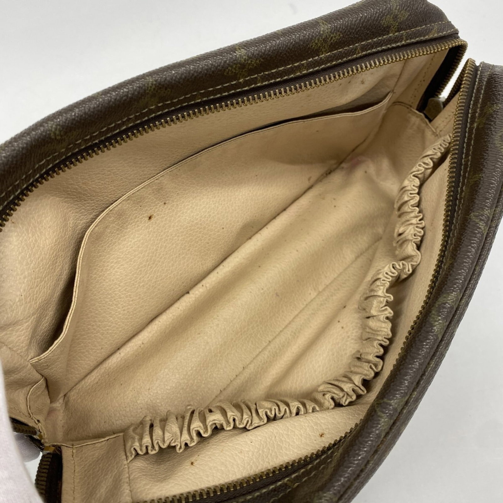 Louis Vuitton pouch - 4