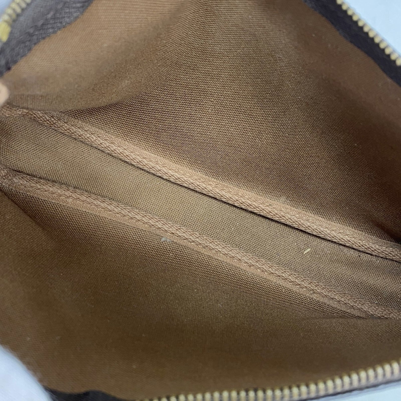 Louis Vuitton pouch - 4