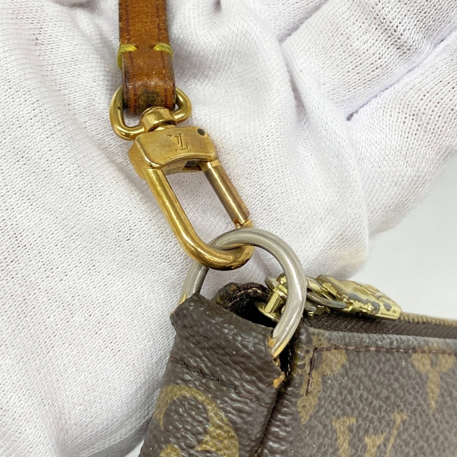 Louis Vuitton pouch - 9