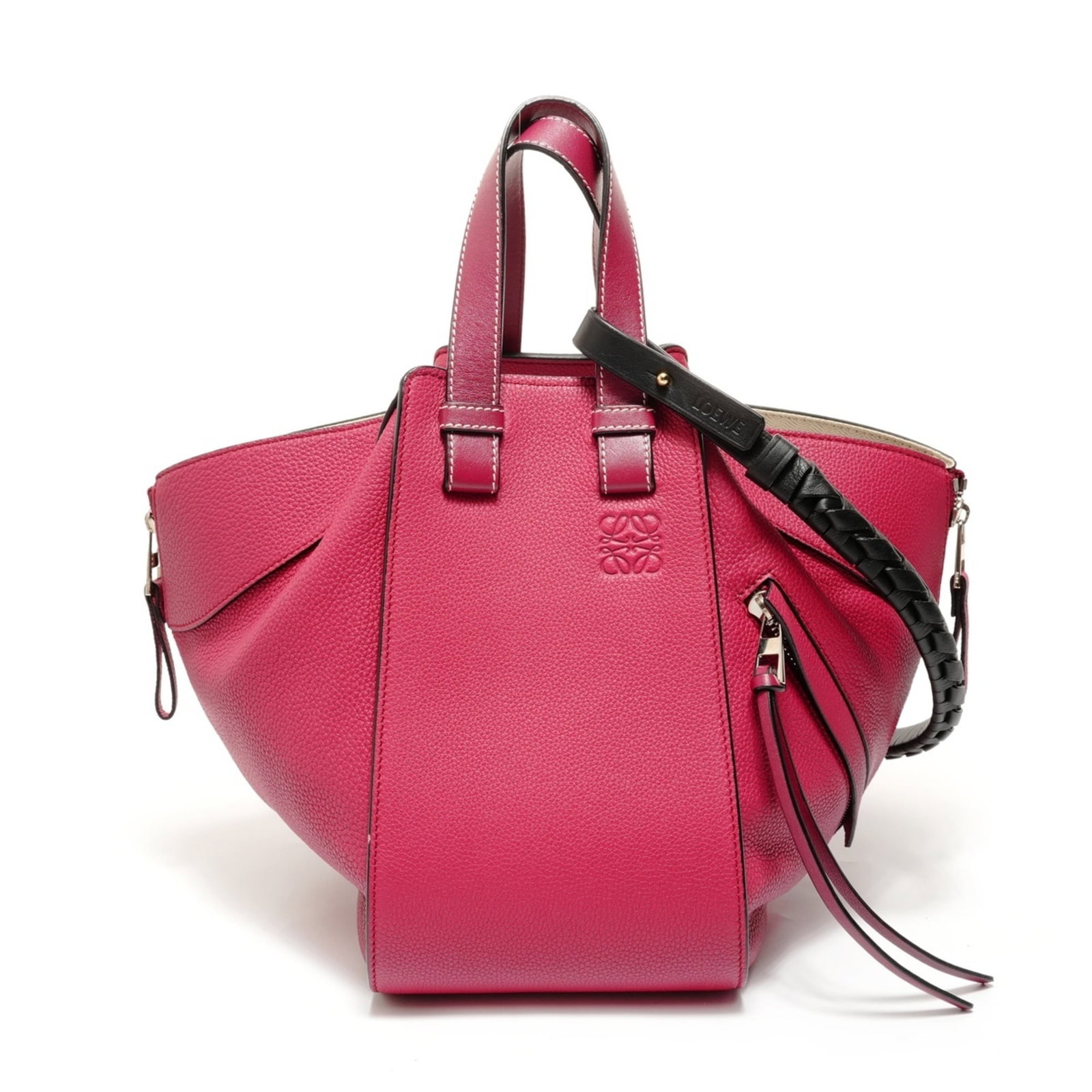 Leather Loewe Handbag: Leather Loewe Handbag A stunning pink leather Loewe handbag, perfect for adding a touch of elegance to any outfit. With its classic design and luxurious feel, this pre-owned bag boasts high-quality le