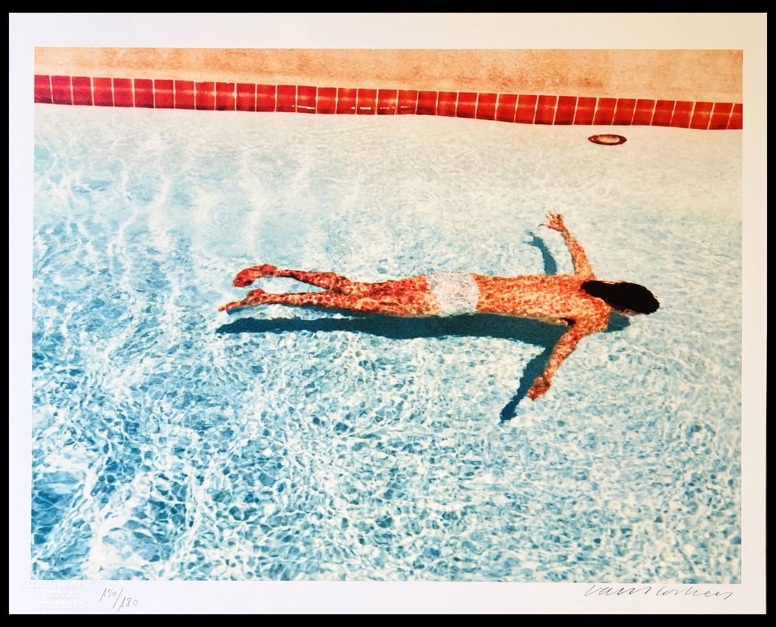Rare David Hockney Lithograph Numbered: Rare David Hockney Lithograph Numbered A rare opportunity to own a piece of art history, this numbered lithograph by David Hockney is a stunning representation of the artist's signature Pop Art style.