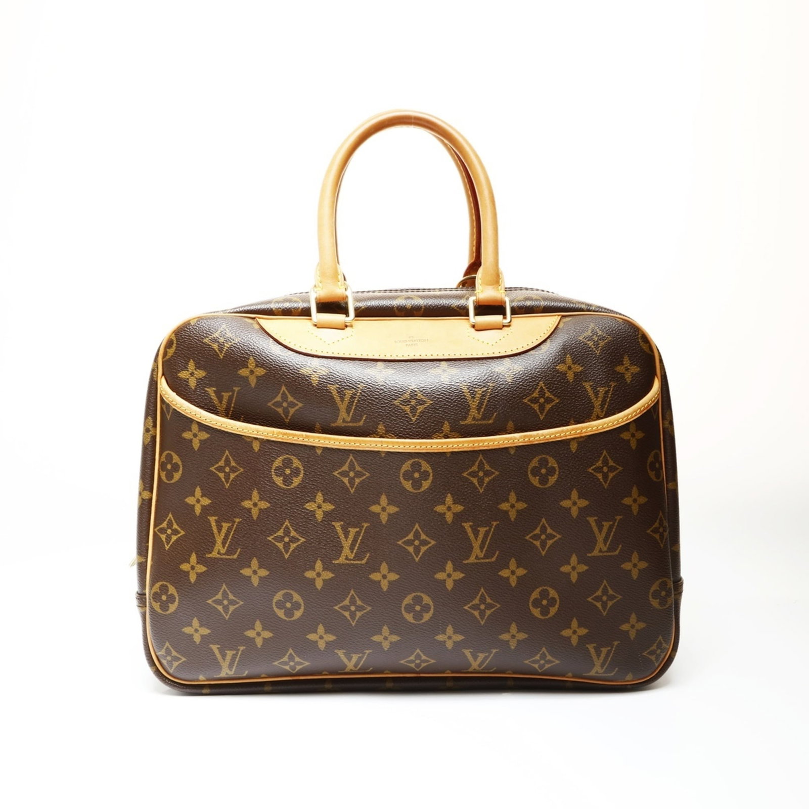 Louis Vuitton Handbag Monogram: Louis Vuitton Handbag Monogram Own a timeless piece of luxury with this pre-loved Louis Vuitton Monogram handbag, boasting the iconic signature pattern and rich brown color that exudes