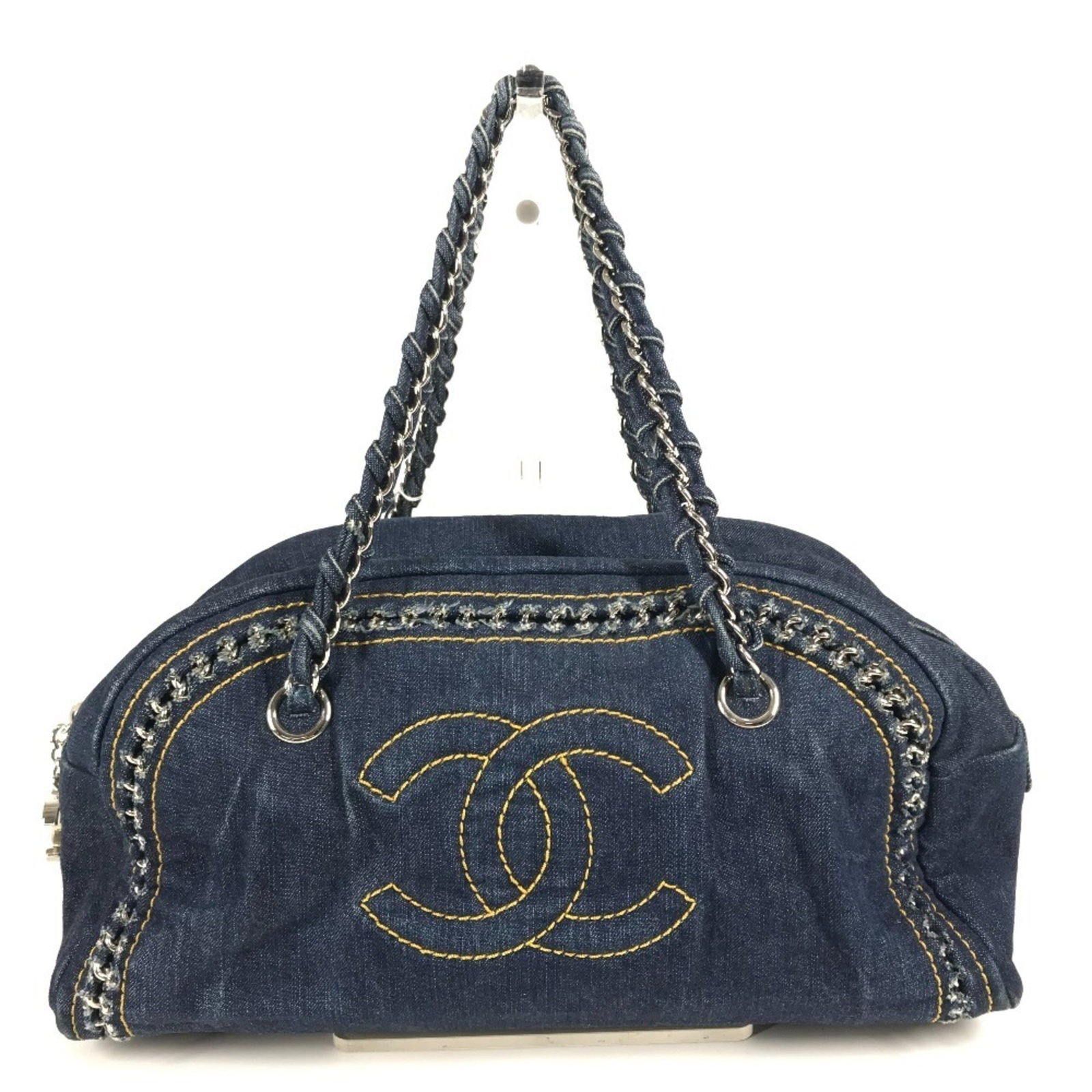 Denim shoulder bag from Chanel. (1 of 15)