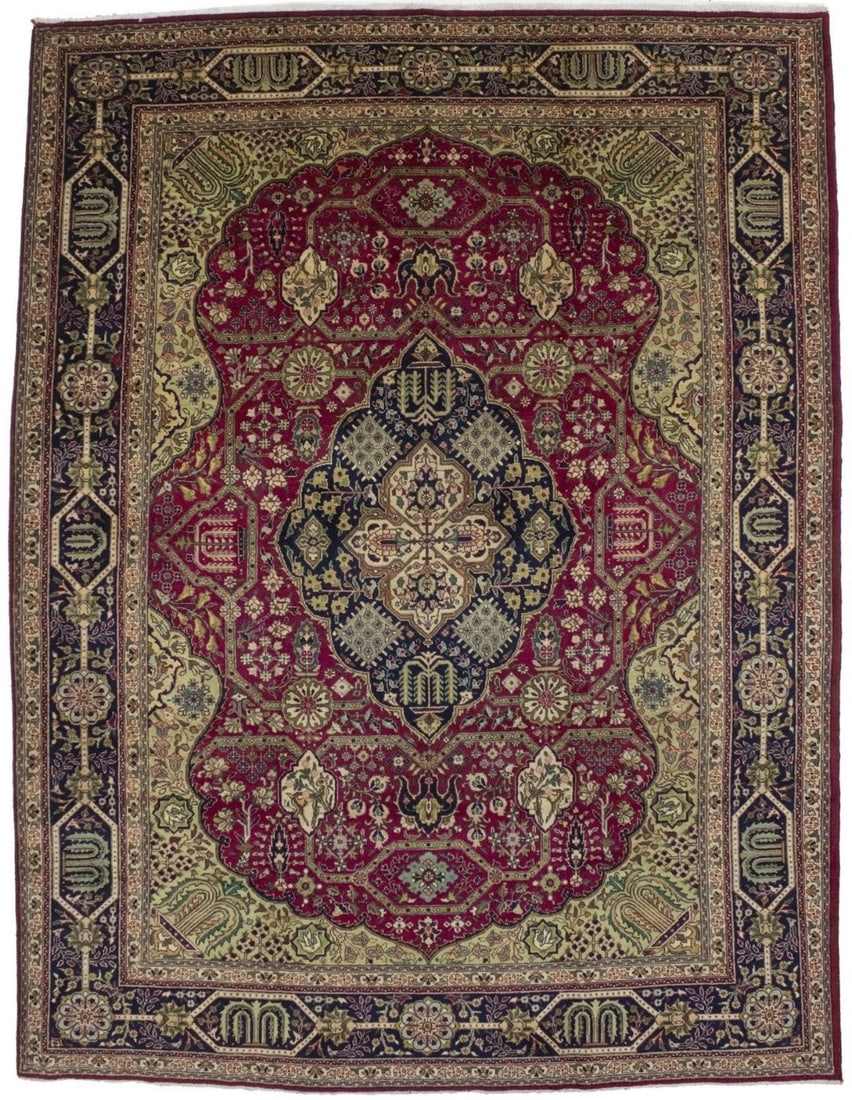 Handmade Rare Vintage Oriental Rug Floral & Animal Design Home Dcor 10X13 ft: Handmade Rare Vintage Oriental Rug Floral & Animal Design Home Dcor 10X13 ft Experience the rich beauty of a bygone era with this stunning, hand-knotted vintage Oriental rug, boasting an intricate