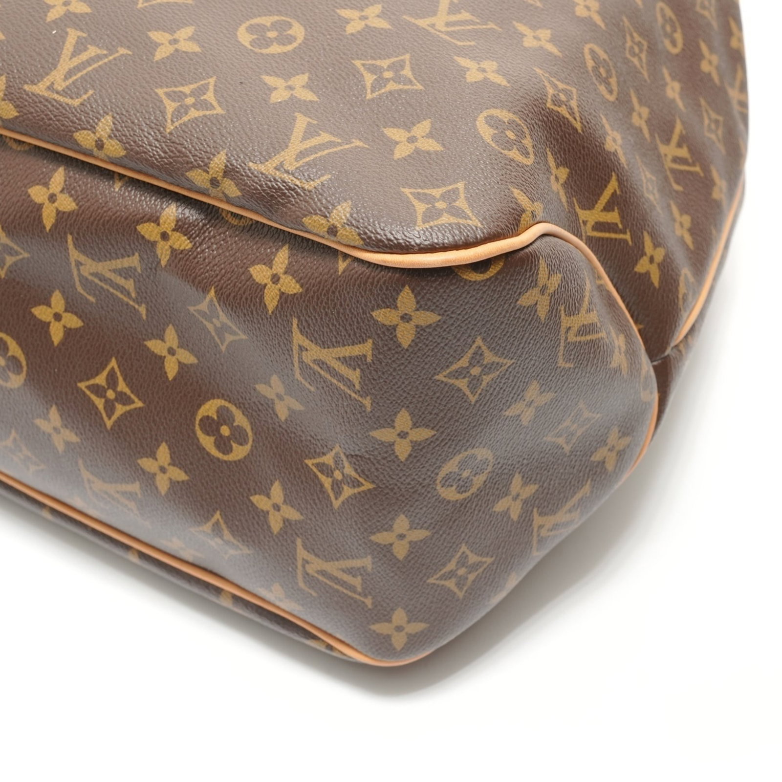 Louis Vuitton is a monogram bag. - 6