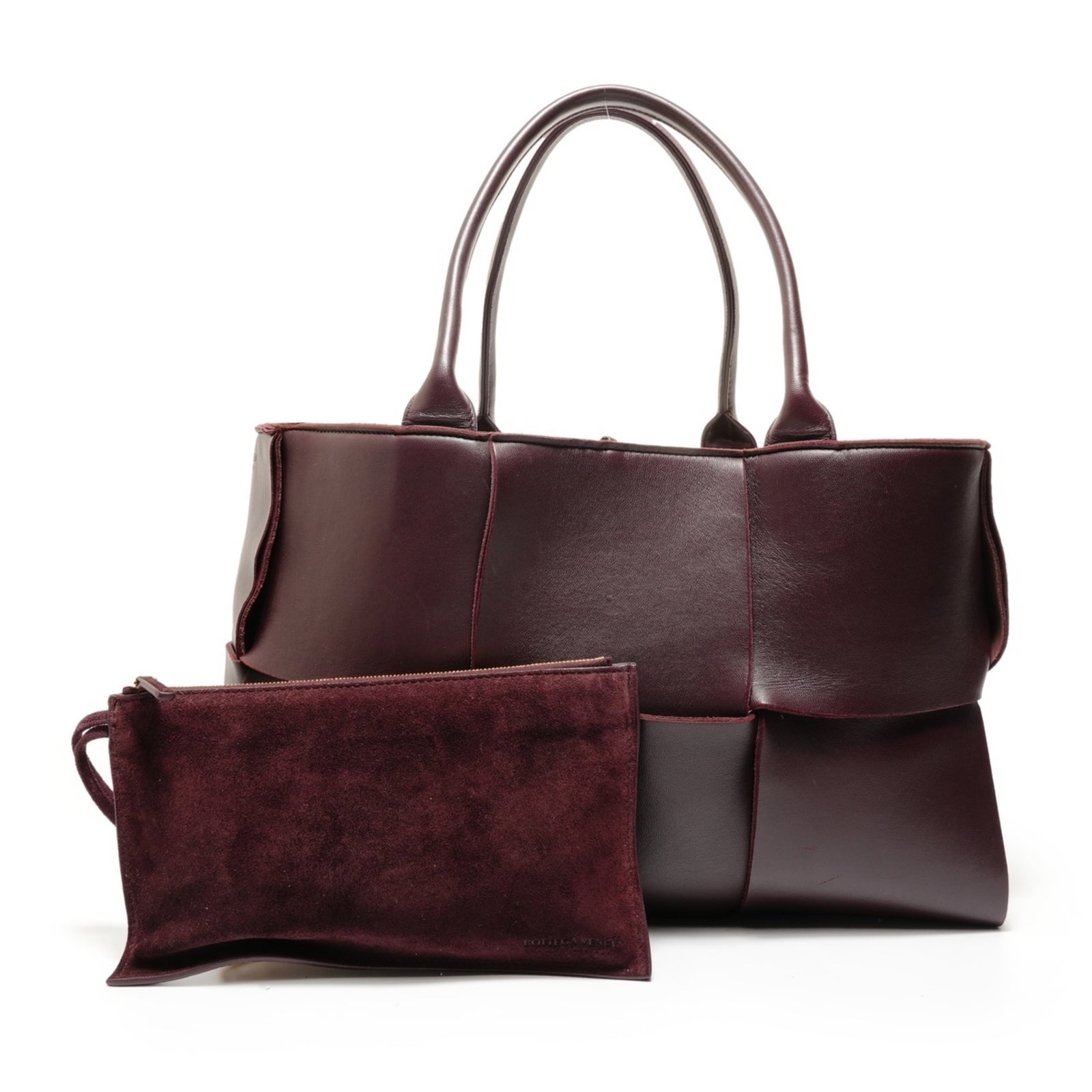 Bottega Veneta Tote Bag Intrecciato: Bottega Veneta Tote Bag Intrecciato Experience the timeless elegance of Bottega Veneta with this exquisite Intrecciato tote bag, boasting the iconic woven pattern and rich Bordeaux color that has