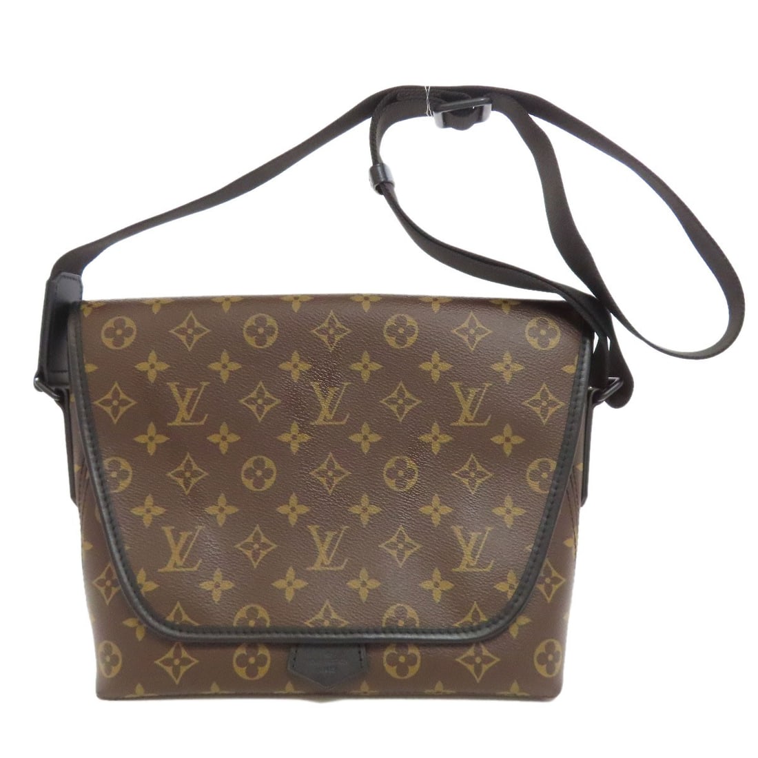 Louis Vuitton is a magnetic shoulder bag with monogram macassar.: Louis Vuitton is a magnetic shoulder bag with monogram macassar. Elevate your style with the iconic Louis Vuitton magnetic shoulder bag, boasting the signature monogram macassar pattern in rich brown