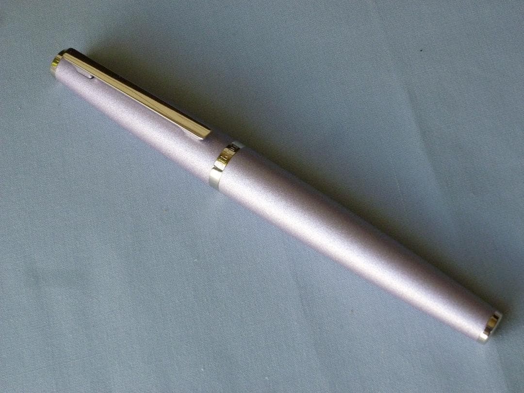 Luxury Platinum Lilac Shine Ballpoint Pen Otto Hutt D06: Luxury Platinum Lilac Shine Ballpoint Pen Otto Hutt D06 This listing features Luxury Platinum Lilac Shine Ballpoint Pen Otto Hutt D06. Item specifics are provided below. Item Specifics: Country Of Ori