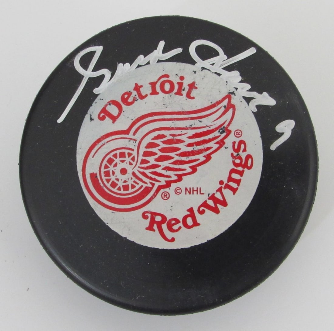 Gordie Howe HOF Signed/ Autographed Detroit Red Wings Hockey Puck JSA 196614 (1 of 2)