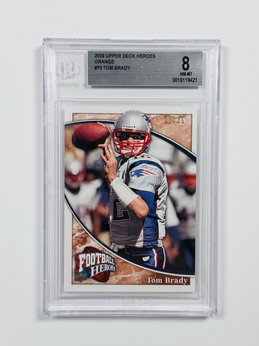 2009 UPPER DECK HEROES TOM BRADY #70 ORANGE/ 35 BGS 8 (1 of 2)
