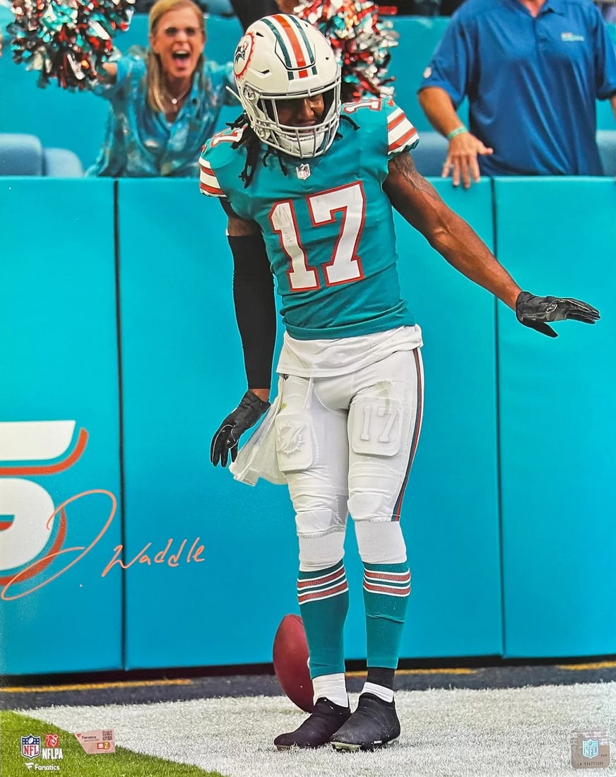 Jaylen Waddle Fanatics Autographed 16x20 Photo (1 of 1)
