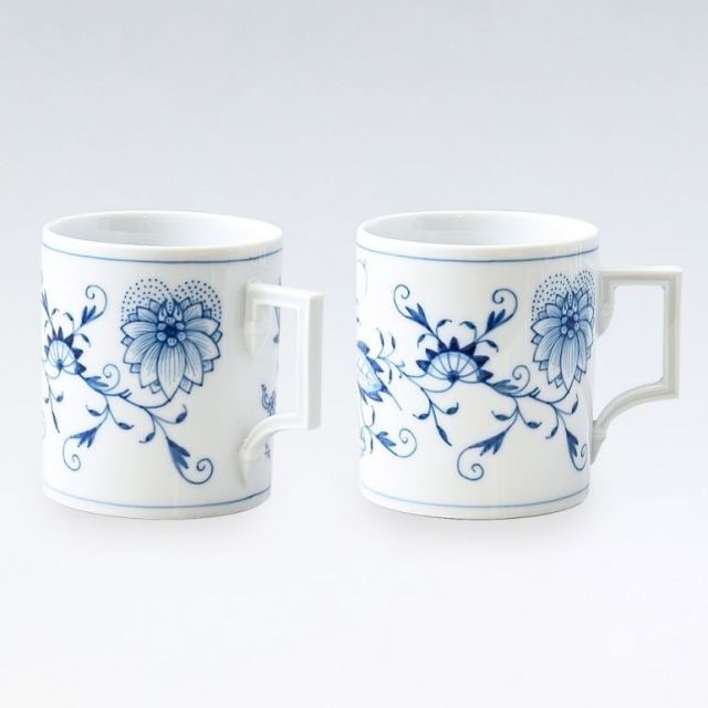 Meissen Blue OnionMugs 310ml Set Of 2 White Porcelain Germany Drinkware H3.5in: Meissen Blue OnionMugs 310ml Set Of 2 White Porcelain Germany Drinkware H3.5in Experience the elegance of Meissen, Germany's renowned porcelain brand, in these exquisite white mugs featuring a beautif