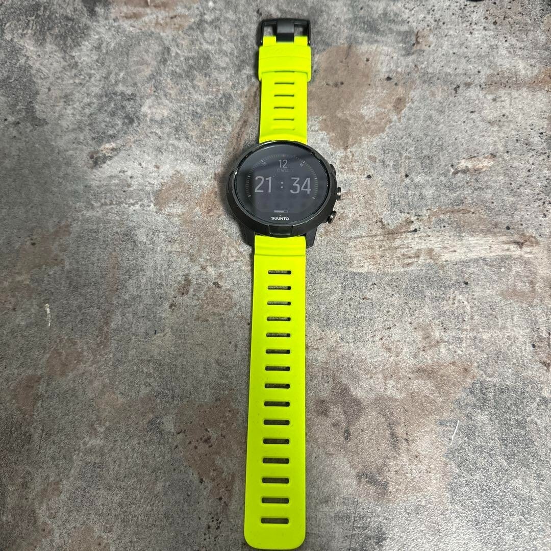 Suunto D5 is a dedicated dive computer wrist watch for scuba diving with cabie charging. (1 of 5)