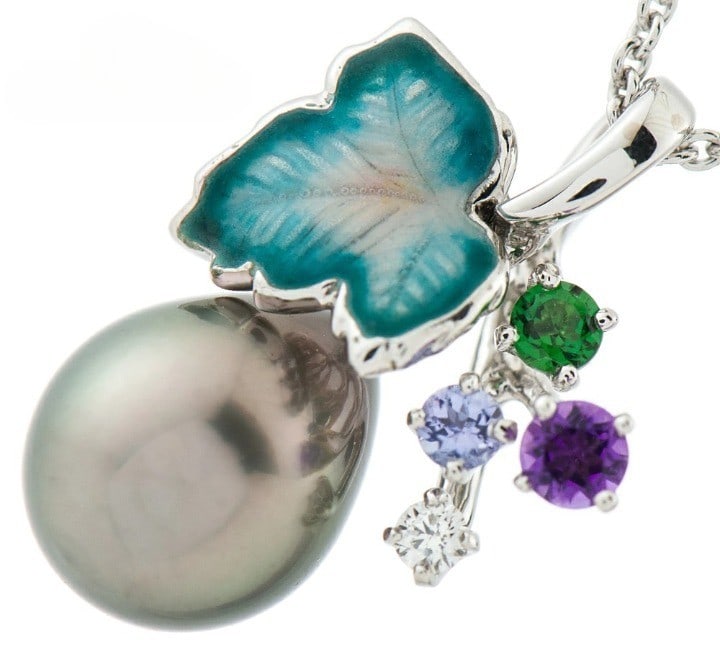 Black South Sea pearl multi gem diamond leaf 18k pendant necklace: Black South Sea pearl multi gem diamond leaf 18k pendant necklace Elevate your style with this stunning 18k white gold charm pendant necklace, boasting a striking black South Sea pearl teardrop shape